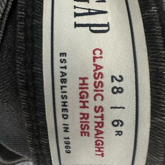 GAP Women’s Classic Straight High Rise Jeans - Picture 3 of 3